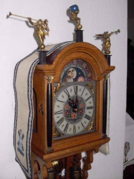 Старинные часы еще идут. Коллекция старинных часов