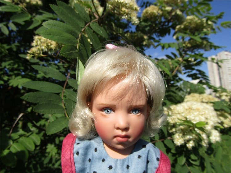 Сине-голубое настроение. Флора Helen Kish среди цветов в парке (фото 2)