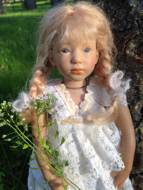 Сири в сосновом лесу. Siri mini club A. Himstedt