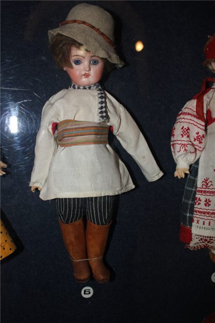 Антикварные куклы в музее барона Штиглица