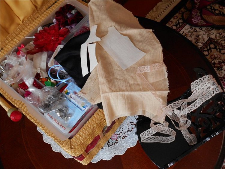 Как я с помощниками шила наряд для Аделины