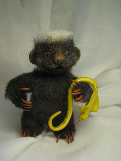 Чудной зверь - медоед. Авторская игрушка валянием Ольги Чернухо