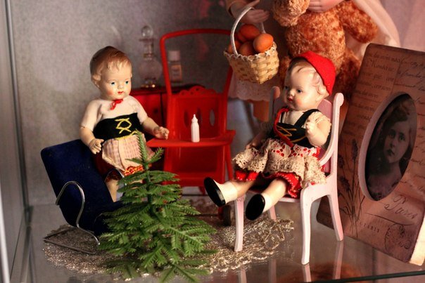 Мои антикварочки живущие у меня дома. И новенький малыш вернувшийся с реставрации