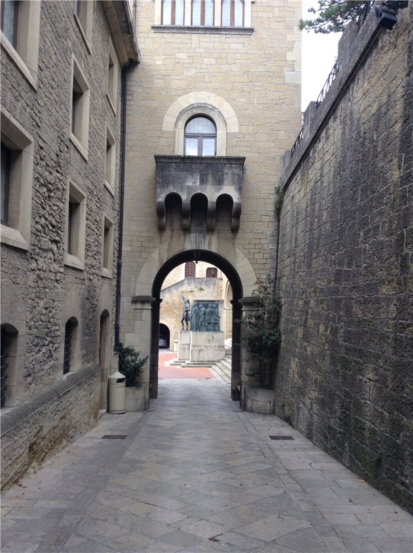 Приключения Минуш в Италии Часть 1. Сан-Марино. Государство в облаках