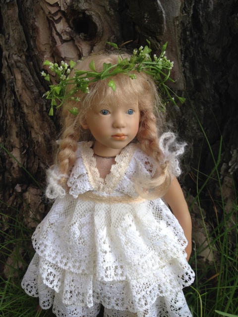 Сири в сосновом лесу. Siri mini club A. Himstedt