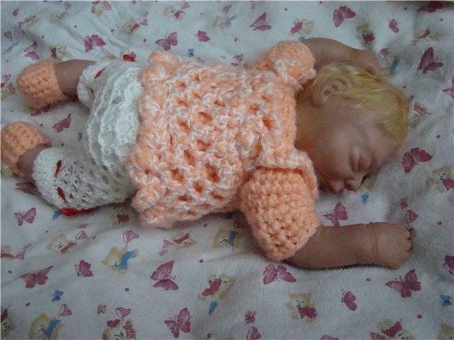 Гости дорогие - шшш.. у нас сладко спит малыш. Кукла из пластики своими руками (фото 3)