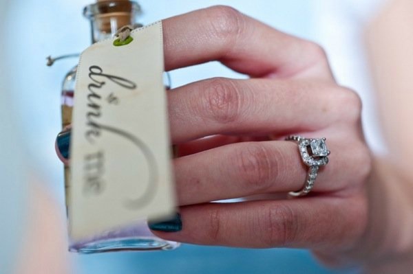 Глубока ли кроличья нора или Хэллоуин в Зазеркалье