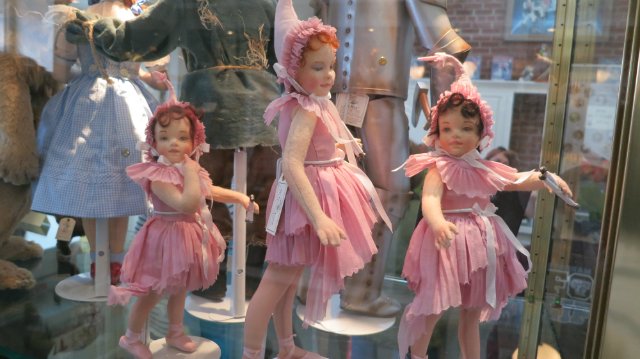 Впервые за 40 лет. День открытых дверей на кукольной фабрике R John Wright. Часть первая: Место, где рождаются куклы и