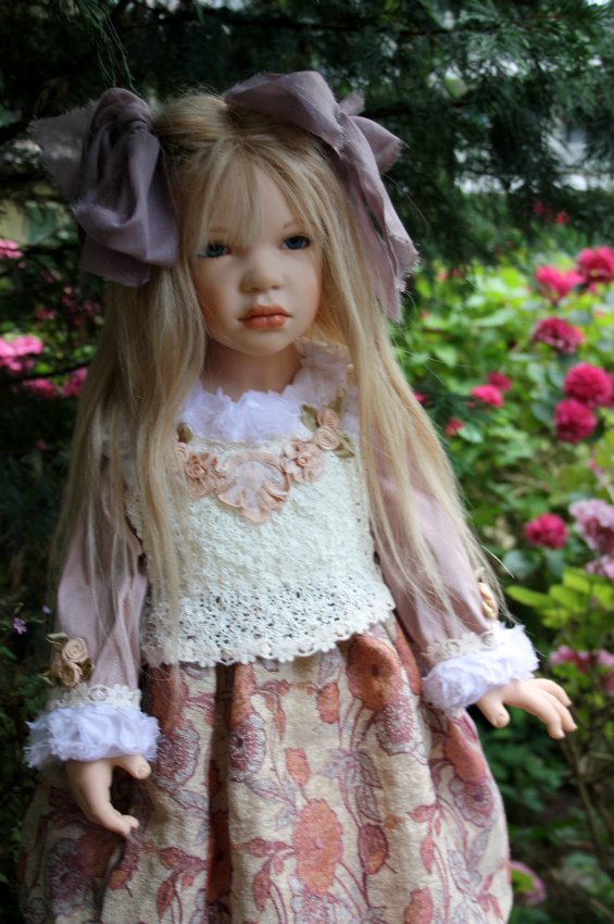 Марусина прогулка по саду. Коллекционная кукла от Zofia & Henry Zawieruszynski (фото 4)