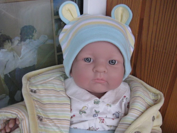 Сборы на прогулку маленькой Евочки