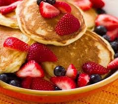 Вкусные у бабушки блинчики-оладушки. С маслом и с вареньем, со сметаной съем я (фото 10)