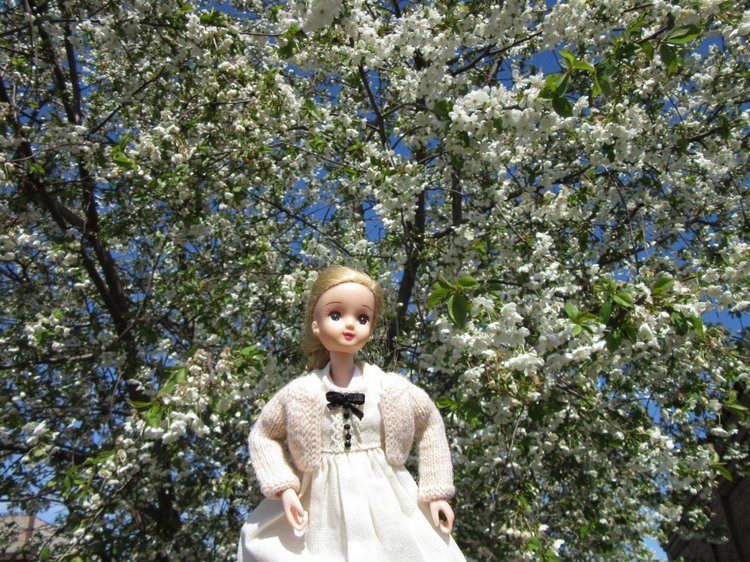 И вновь Хелена посещает логопедический кабинет... а заодно и рассматривает садик