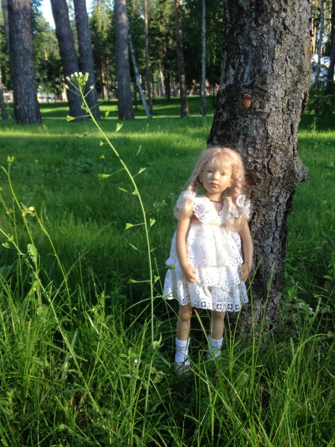 Сири в сосновом лесу. Siri mini club A. Himstedt