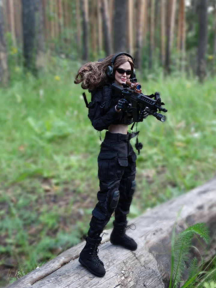 Вот какие бывают у девочек игры! Девушка-стрелок от VERYCOOL и шарнирная фигурка от figma (фото 6)