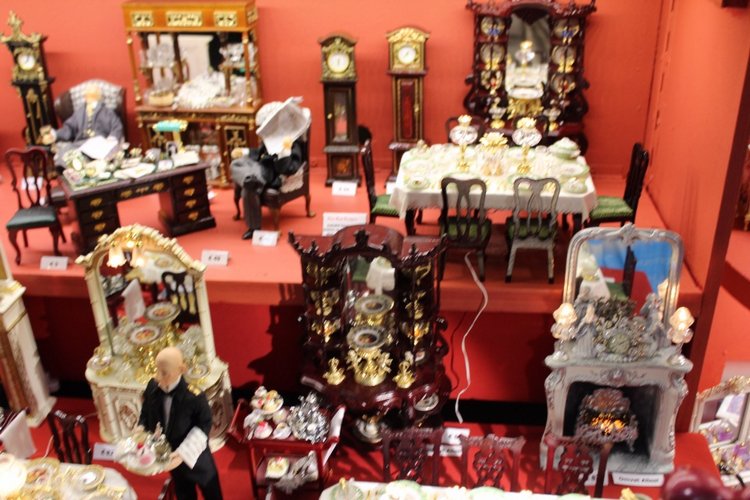 Все на выставку! Кукольные домики и миниатюра