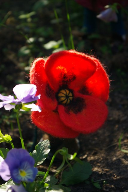 Маленькое приключение в саду цветов. Connie Lowe