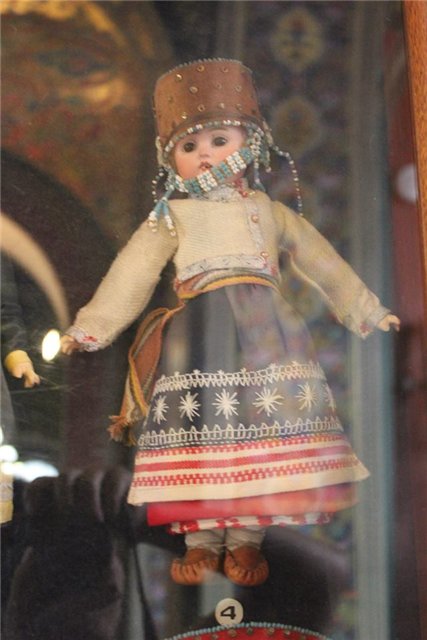 Антикварные куклы в музее барона Штиглица