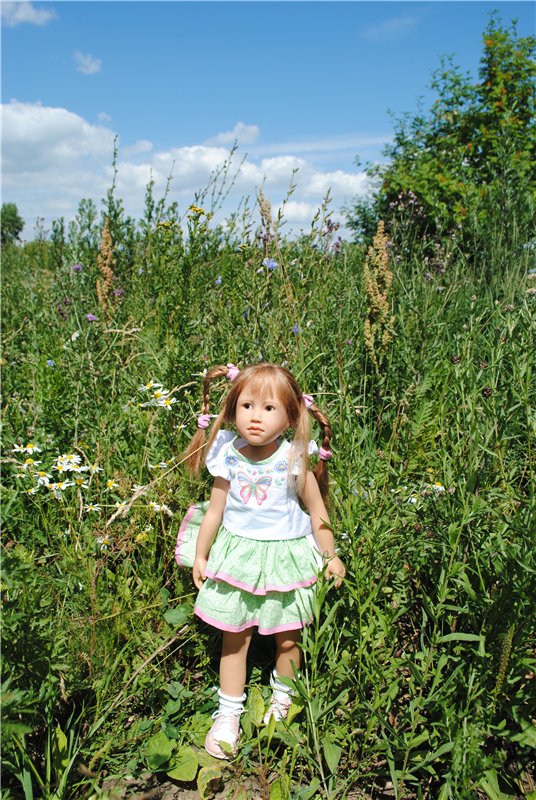 Летняя прогулка милой девочки Паулы Heidi Plusczok