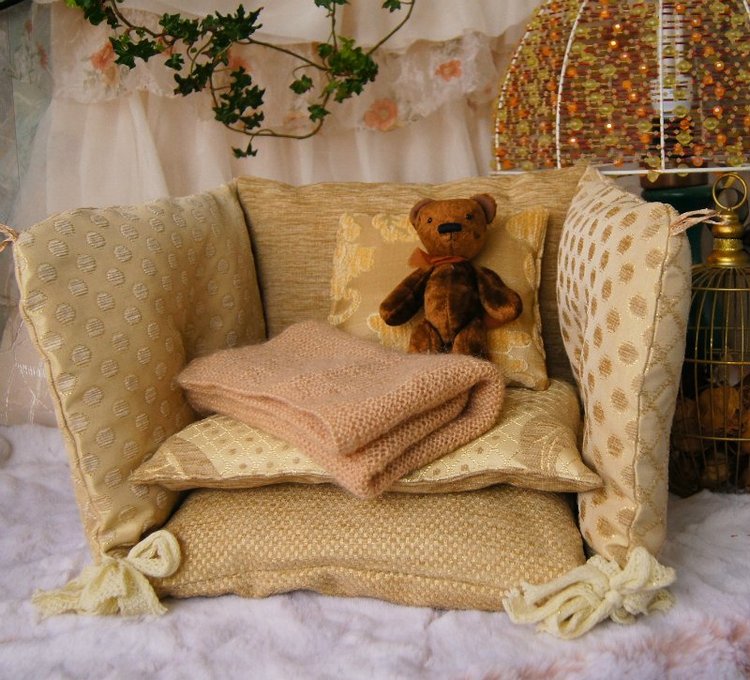 Очень мягкая мебель для кукольного интерьера. Уютная фотосессия с продолжением (фото 4)