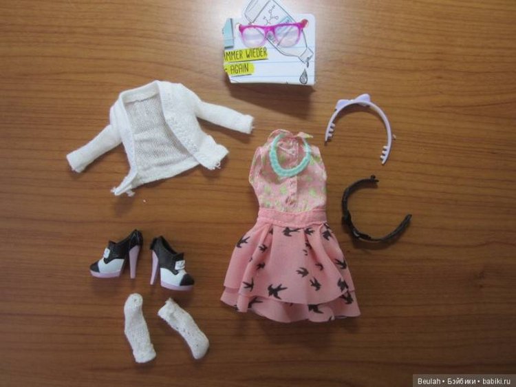 Как можно одеть 5 кукол одним комплектом