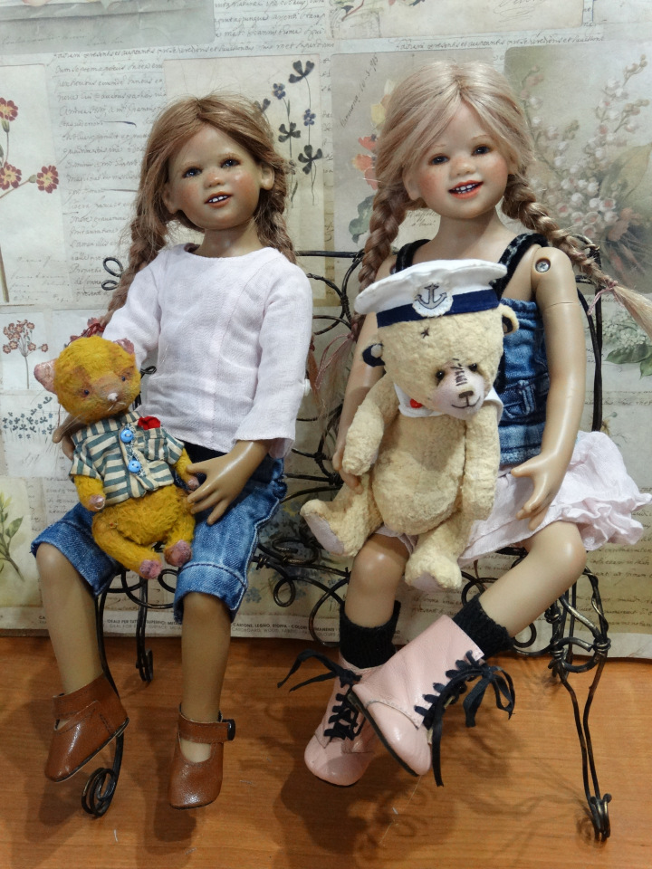 Новые игрушки для любимых кукол