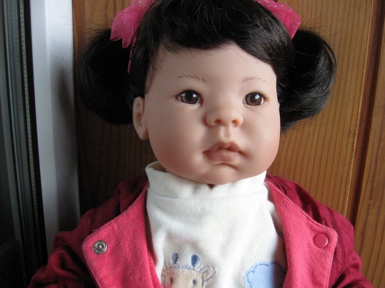 Азиаточка Миддлетончик и её любимые игрушки