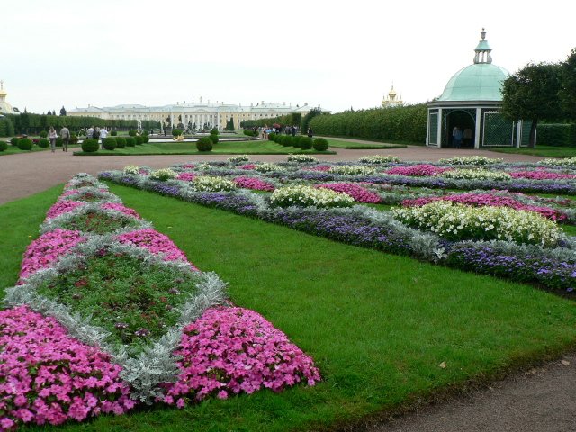 Тучи брызг моря.... Петергоф