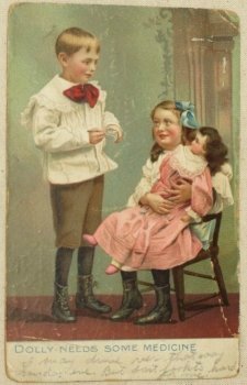 Кукольник, кукольник, чёрная душа, Что ты делаешь с бедною куклой