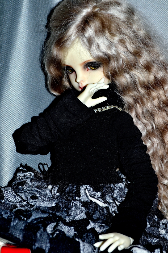 Моя серьёзная и непохожая на других BJD-девочка Aaron от Dollzone