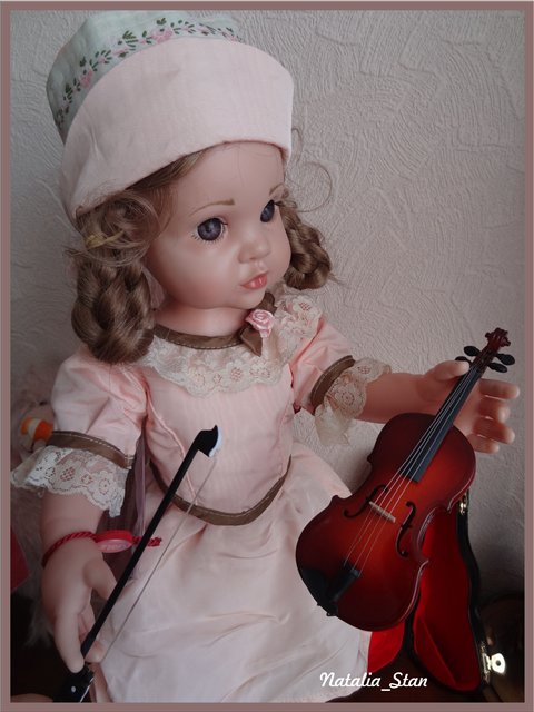 Маленькая скрипачка - девочка из Вены от Gotz