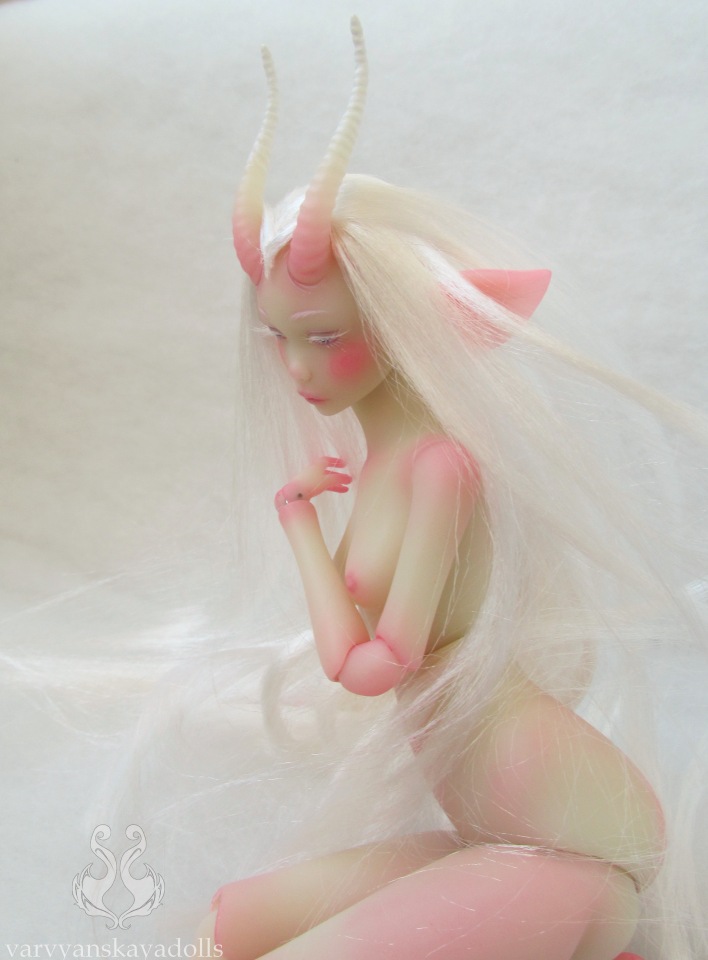 Дева по имени Неонилла. Авторская шарнирная кукла (фото 4)