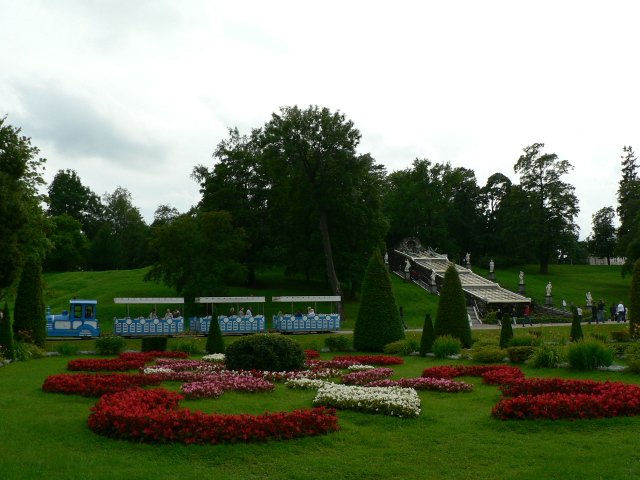 Тучи брызг моря.... Петергоф