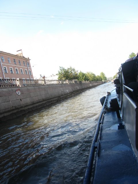 Приглашаем на водную экскурсию по Петербургу