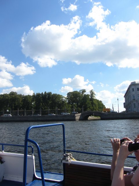 Приглашаем на водную экскурсию по Петербургу