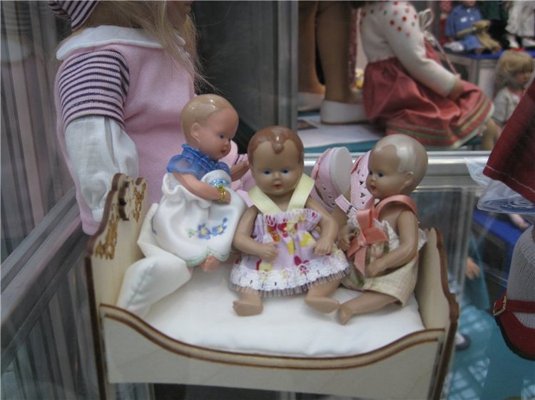 Как Элис и Муся посетили выставку кукол в Гостином дворе