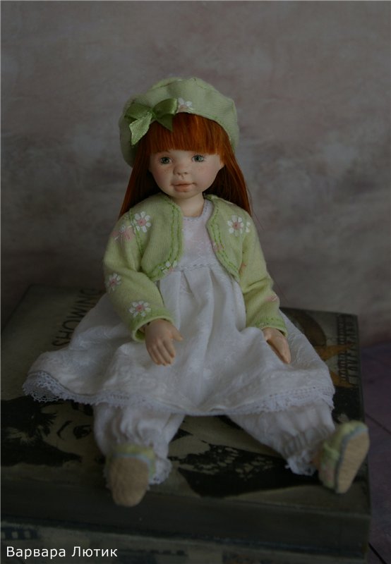 Шарнирная кукла из коллекции "Малыши" серия "Крошка на ладошке" 16 см