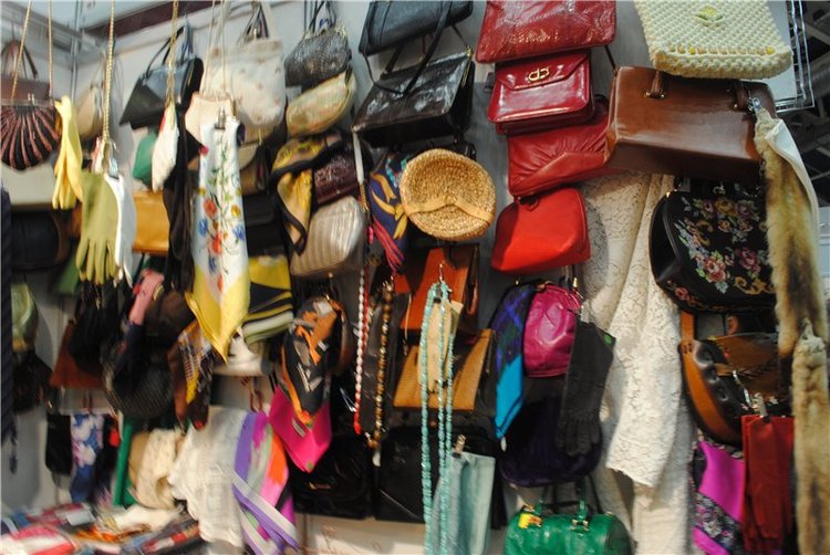 На Тишинку мы пошли – там сокровища нашли. Взгляд на «Блошиный рынок» со второго этажа | Бэйбики На Тишинку мы пошли – там сокровища нашли. Взгляд на «Блошиный рынок» со второго этажа