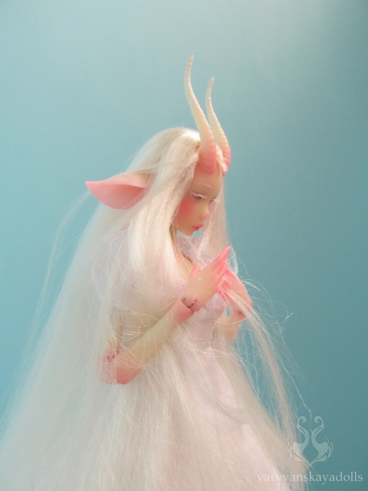 Дева по имени Неонилла. Авторская шарнирная кукла (фото 8)
