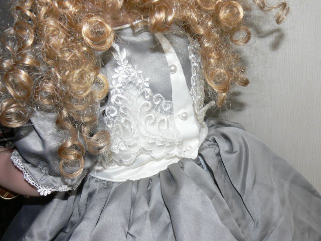 Необыкновенно красивая девушка Harvest Ball, Lee Middleton