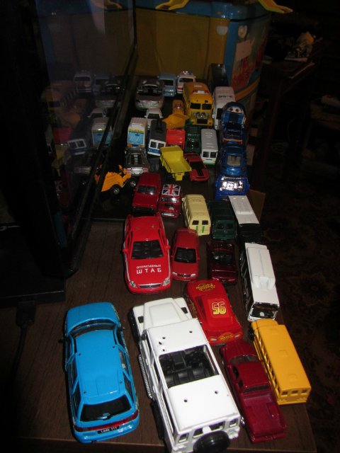 Детский сад, ясельная группа или мама мальчика играет в куклы