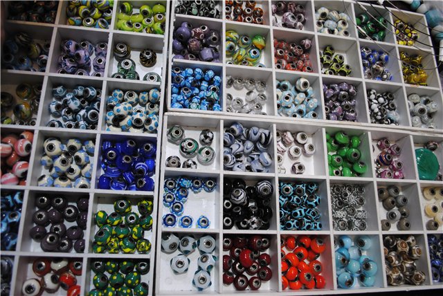 Выставка на Тишинке "Атмосфера творчества". Октябрь 2014. Бусинка к бусинке - получаются бусики! Кружево для антикварных