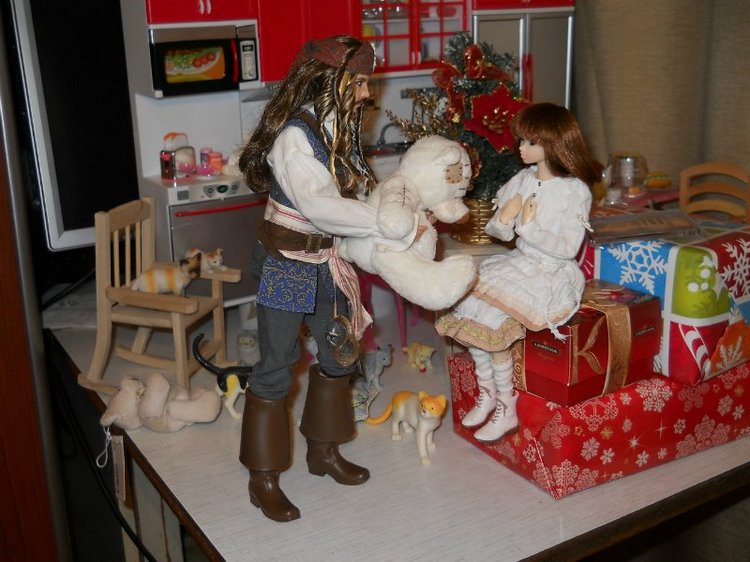 Как капитан Джек Воробей и девочка Момоко Деду Морозу помогали