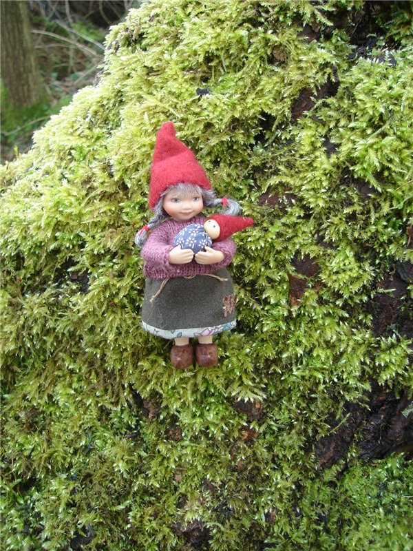 Как гномик Ditte за подснежниками ходила