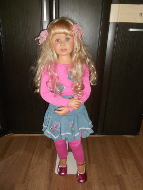 Во всех ты, милочка, паричках хороша