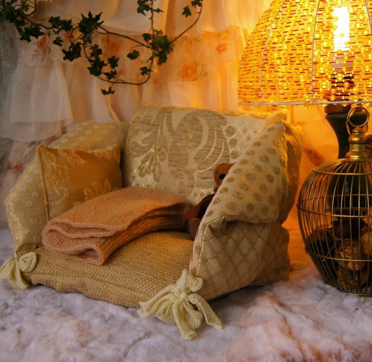 Очень мягкая мебель для кукольного интерьера. Уютная фотосессия с продолжением