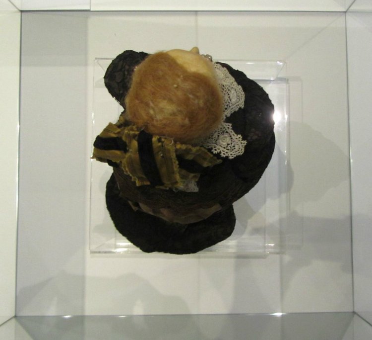 «Мода по-взрослому. Истории из кукольного гардероба» - выставка в Музее-заповеднике «Царицыно» - в шести частях. Часть 1