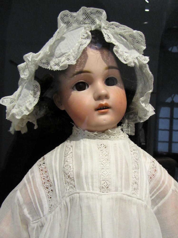 «Мода по-взрослому. Истории из кукольного гардероба» - выставка в Музее-заповеднике «Царицыно» - в шести частях. Часть 1