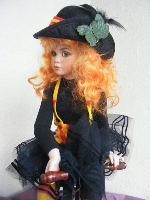 Фарфоровая кукла Zinnia автора Jan MClean, коллекция Flower Heart Collection