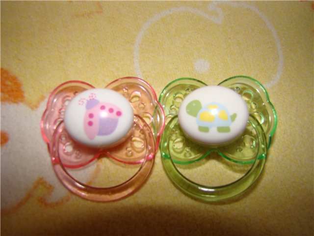 Соски-пустышки и малышки, которые их сосут (фото 10)