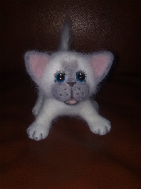 Котенок из шерсти! Сухое валяние игрушек (фото 6)